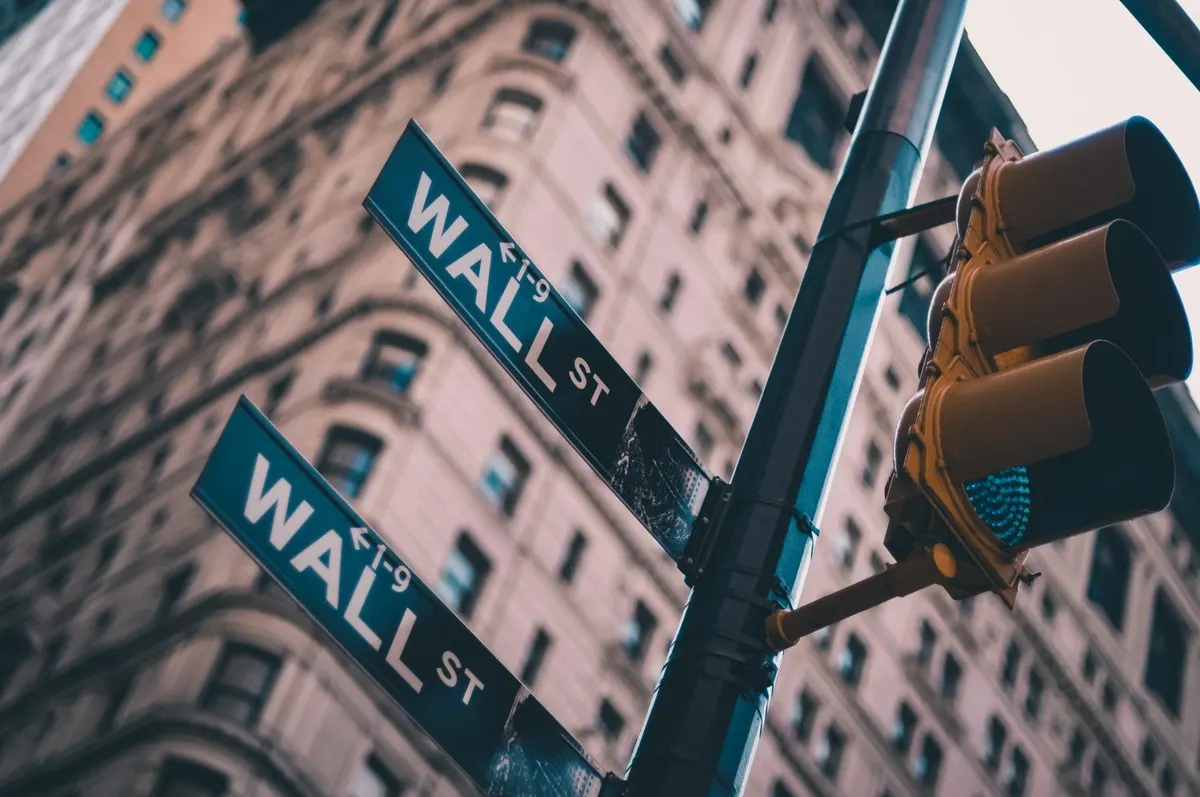 Avanço de Wall Street em cripto deve seguir mesmo sem aprovação do Clarity Act