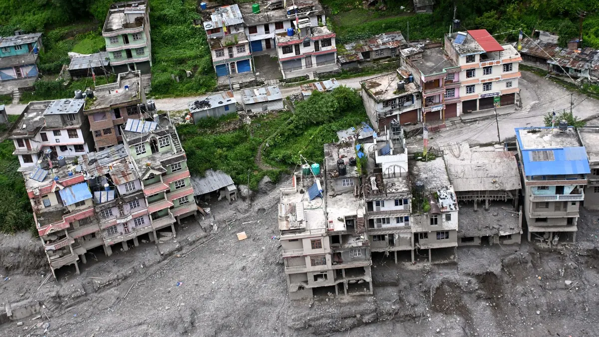 Nepal: vilarejo que recebia turistas há 11 anos desaparece após enchente glacial