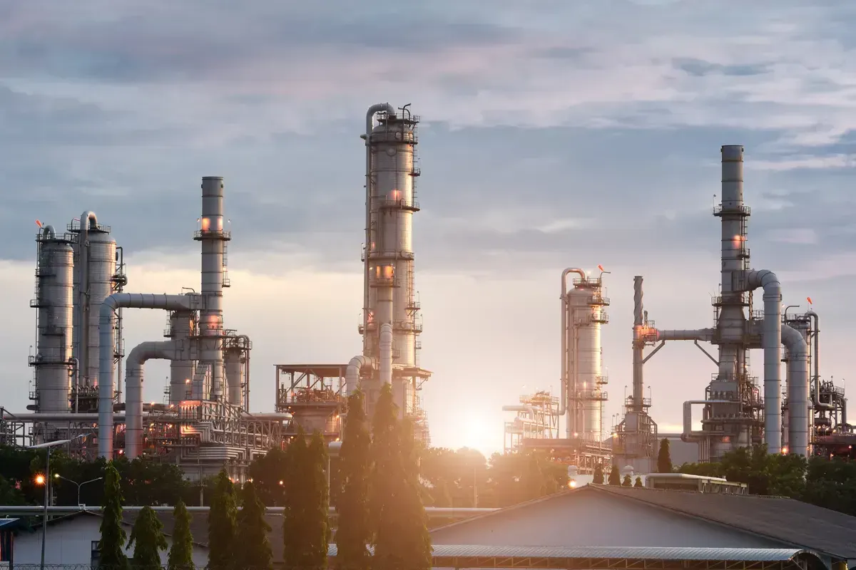 OPEC+ mantém política de produção de petróleo inalterada para outubro
